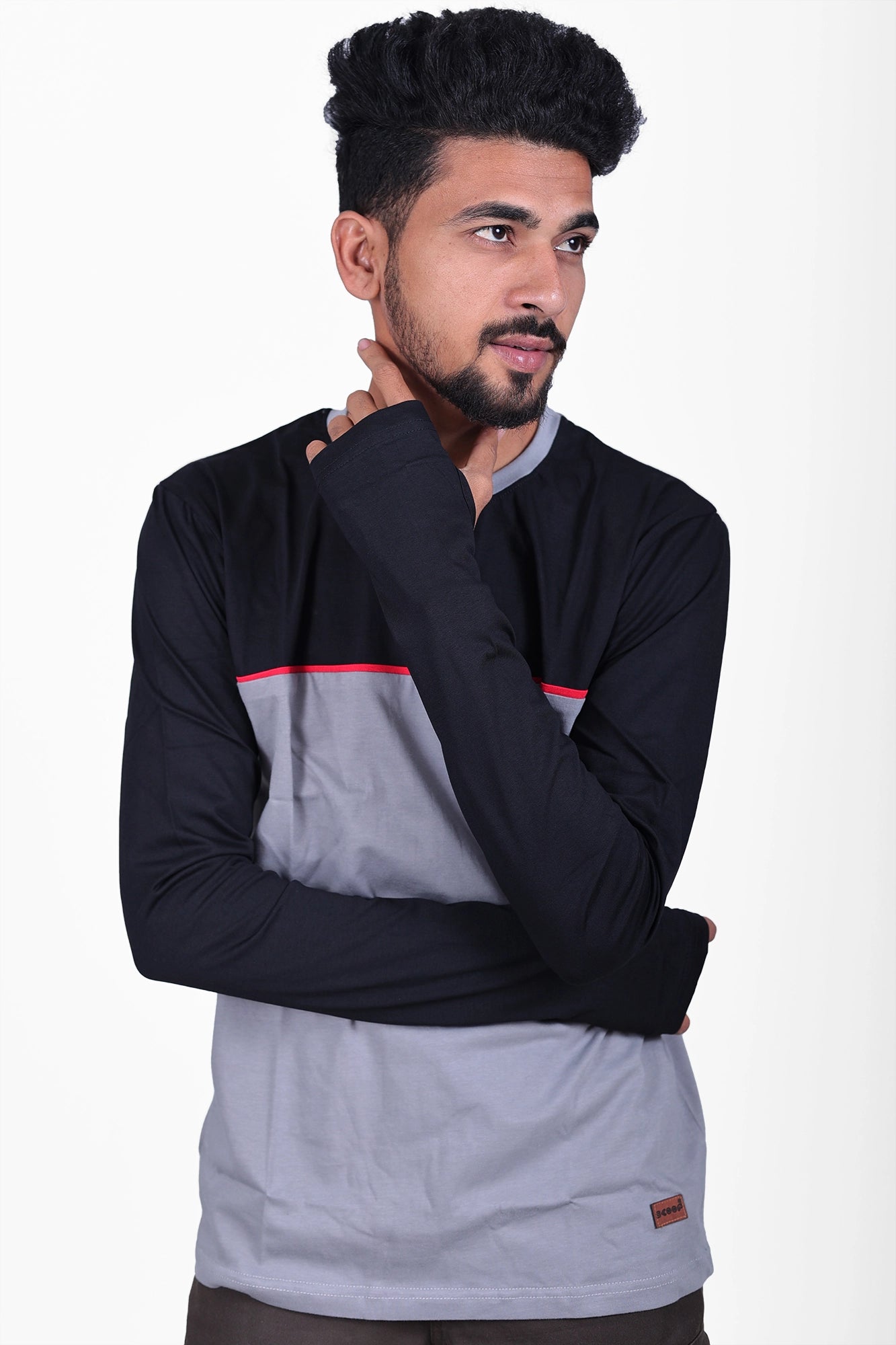 Round Neck T-shirt With Thumb Hole